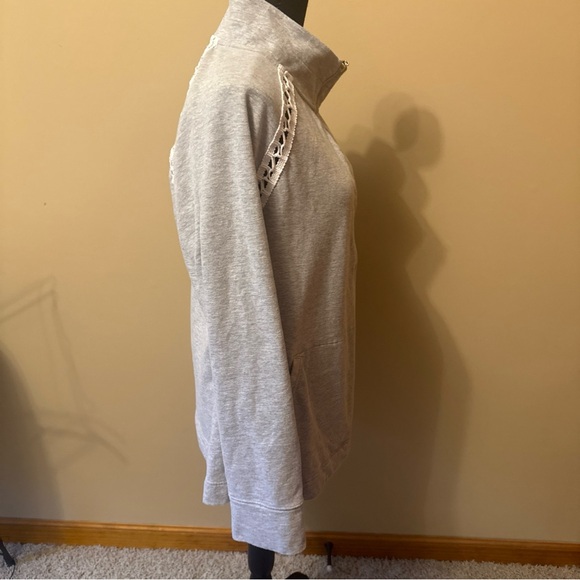 Lilly Pulitzer Gray Boxy Long Sleeve sweatshirt - Picture 4 of 7